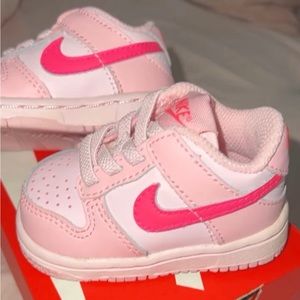 Pink Nike dunk brand new !